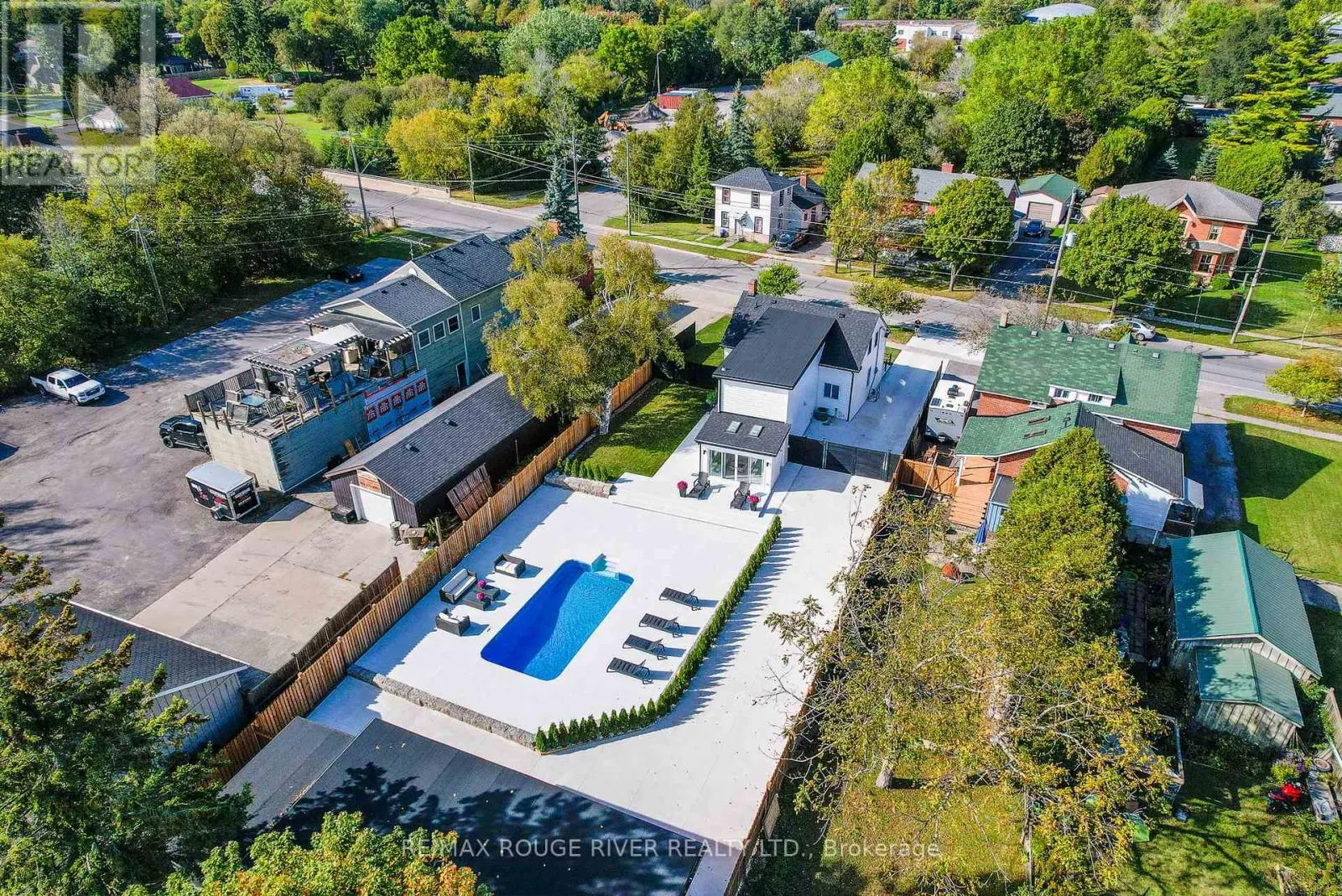 375 KING STREET W