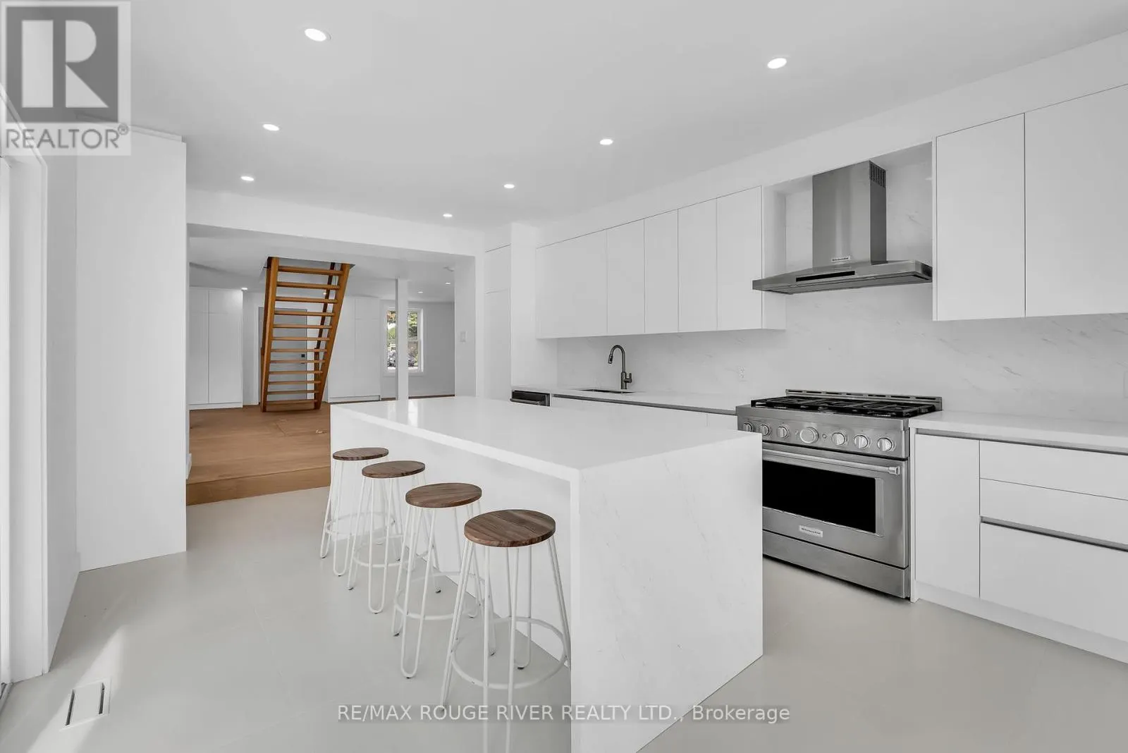 375 KING STREET W