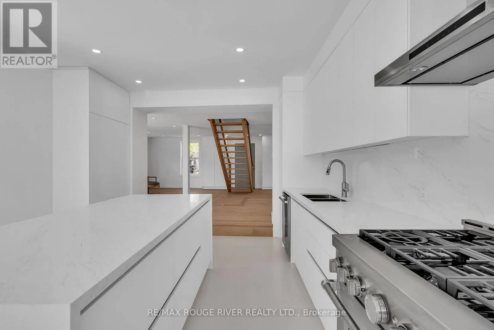 375 KING STREET W