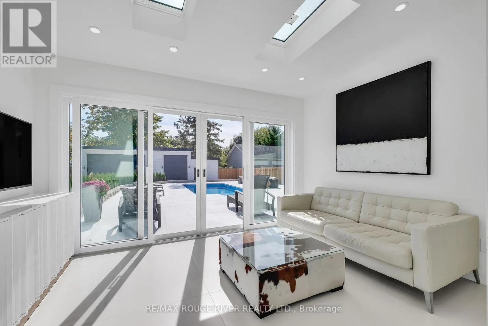375 KING STREET W