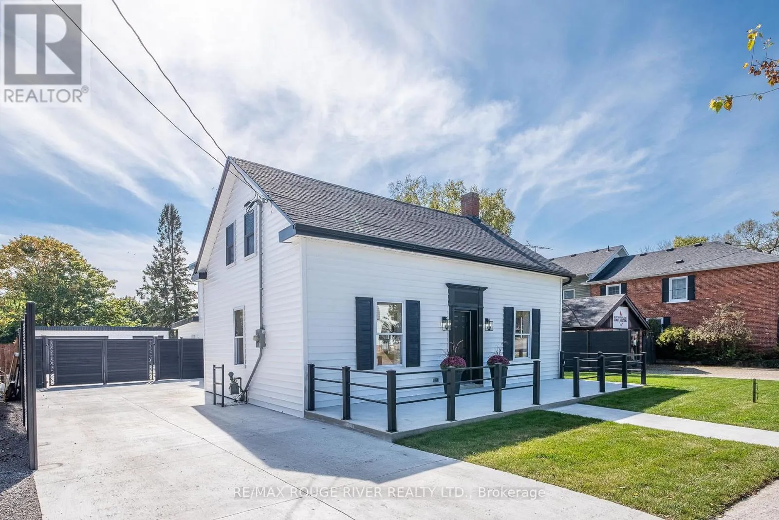 375 KING STREET W