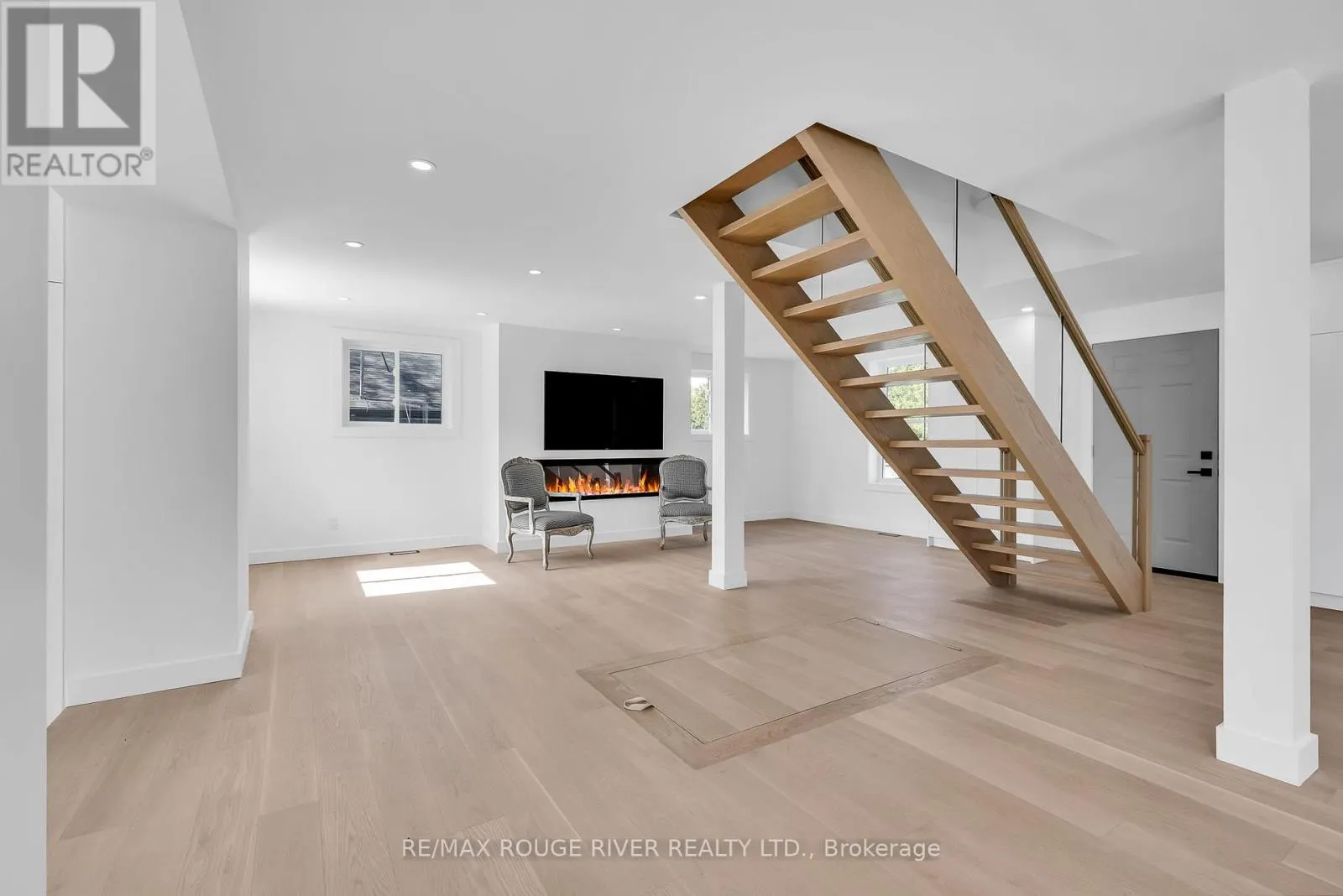 375 KING STREET W