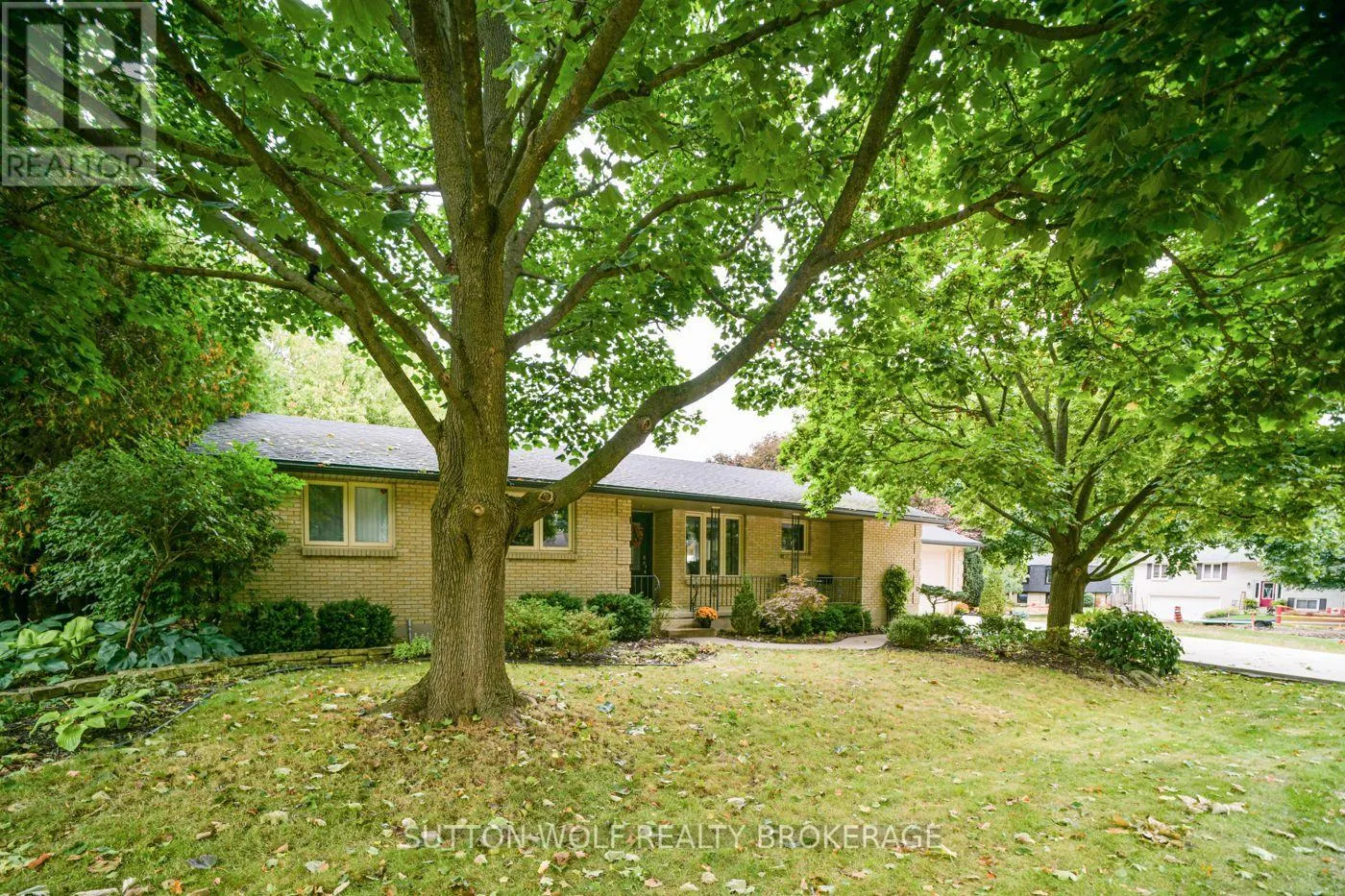 60 SUNSET AVENUE