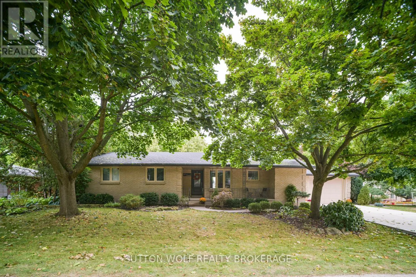 60 SUNSET AVENUE
