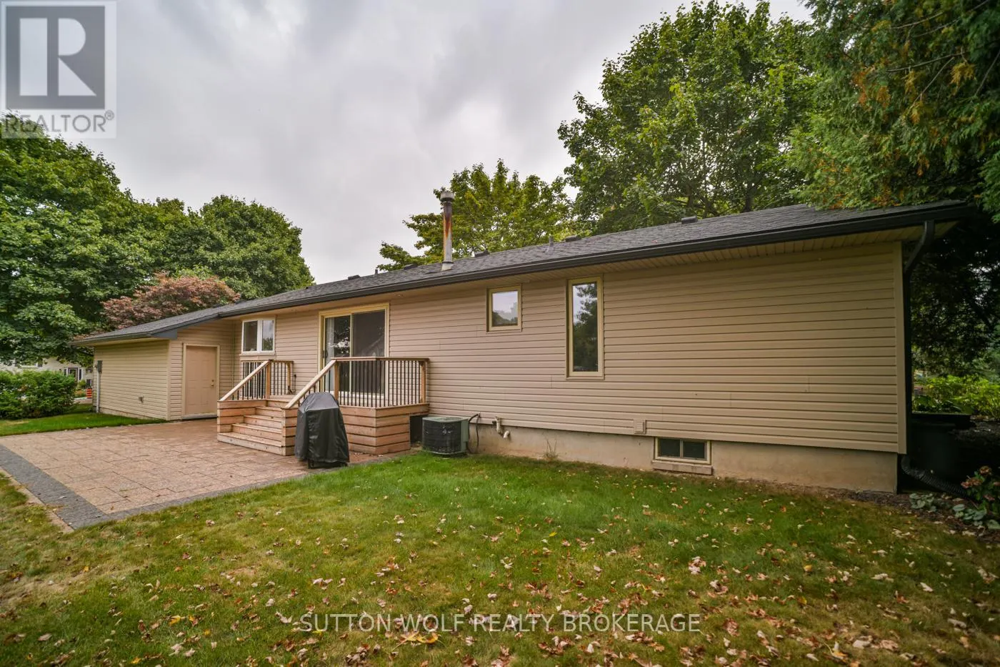 60 SUNSET AVENUE