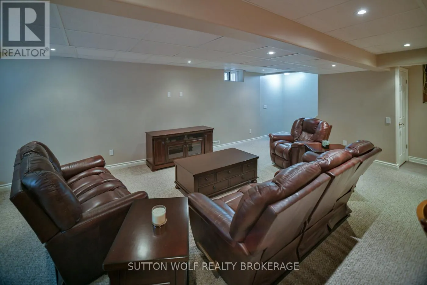 60 SUNSET AVENUE