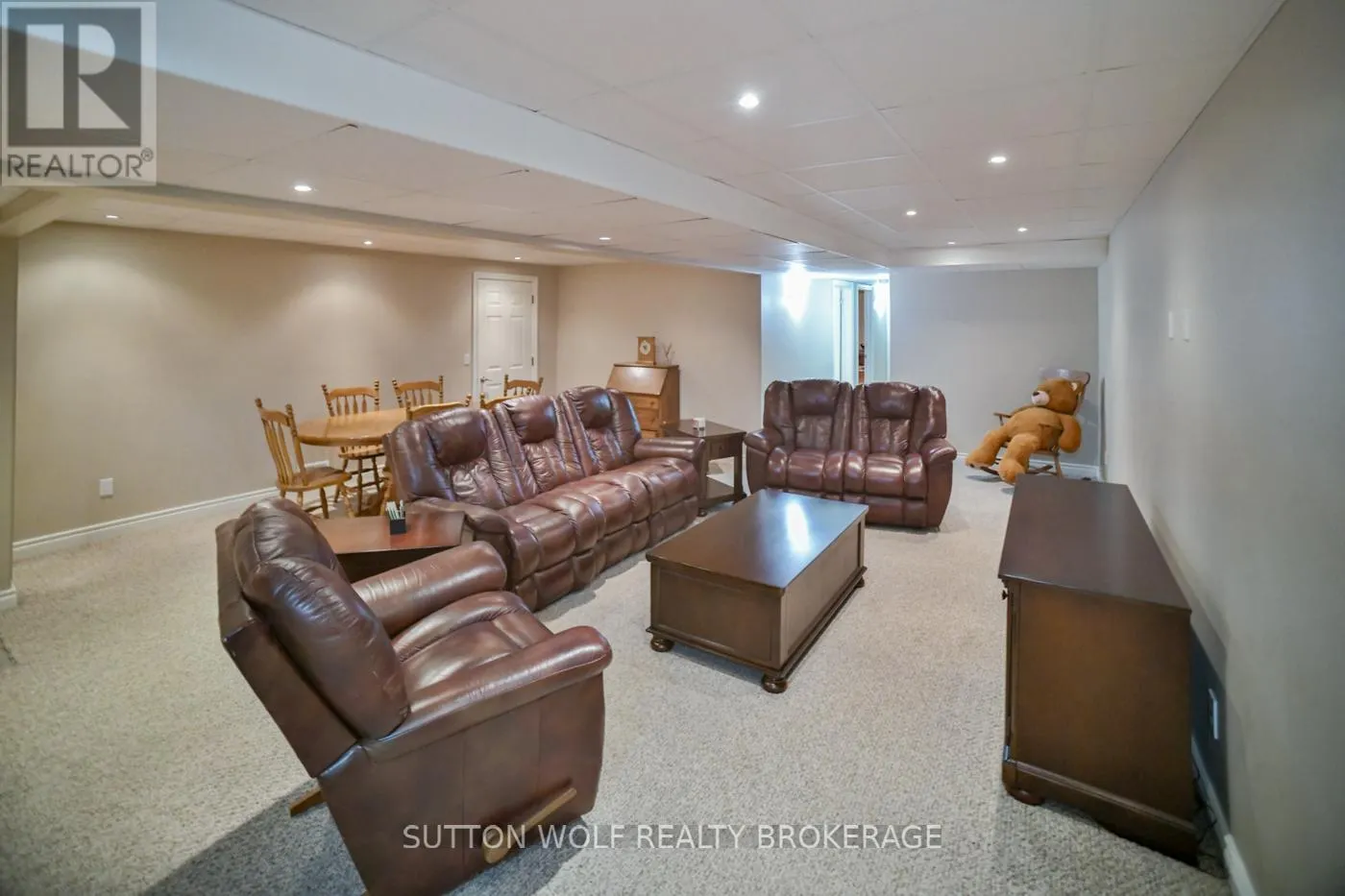 60 SUNSET AVENUE
