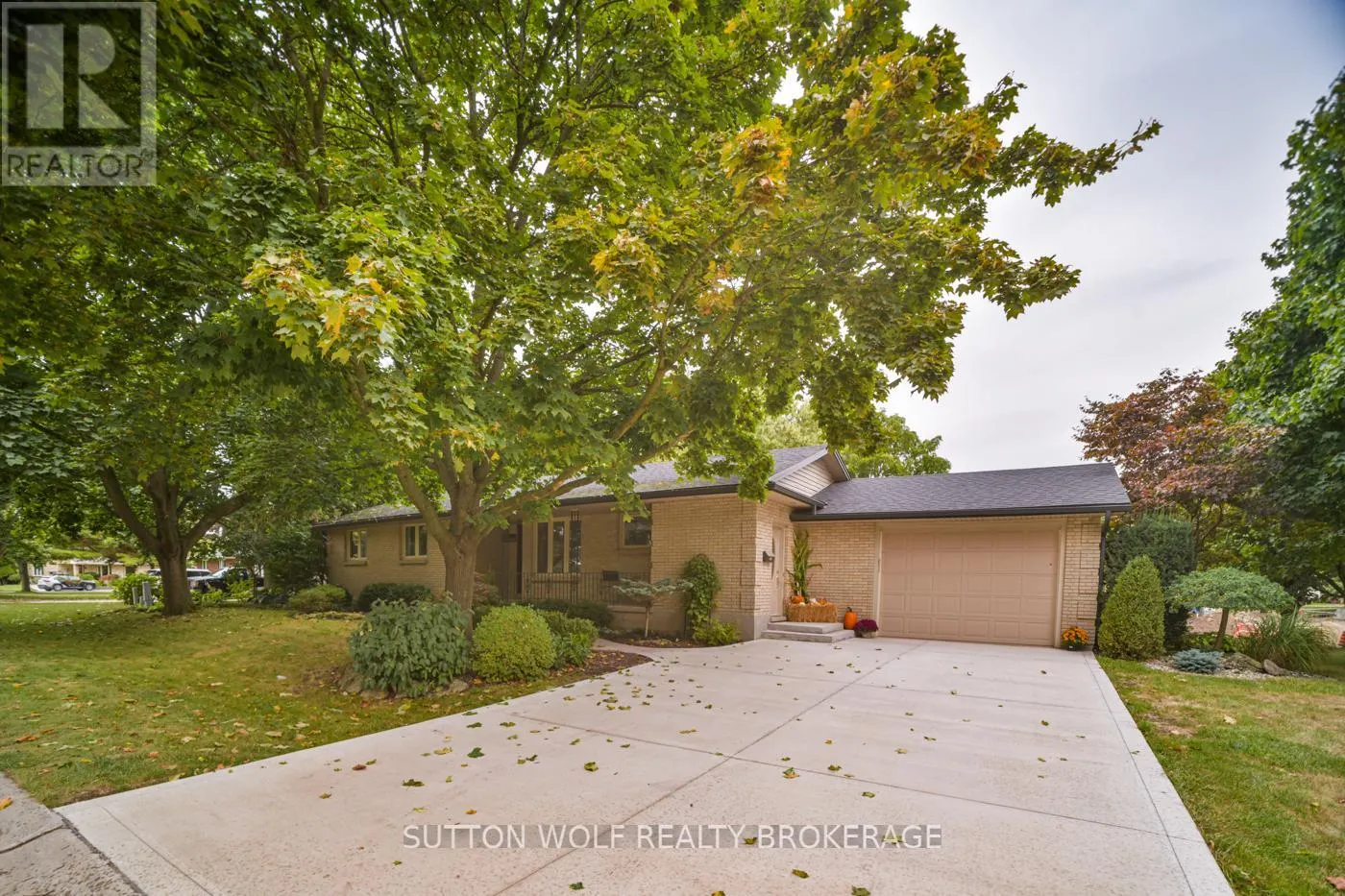 60 SUNSET AVENUE