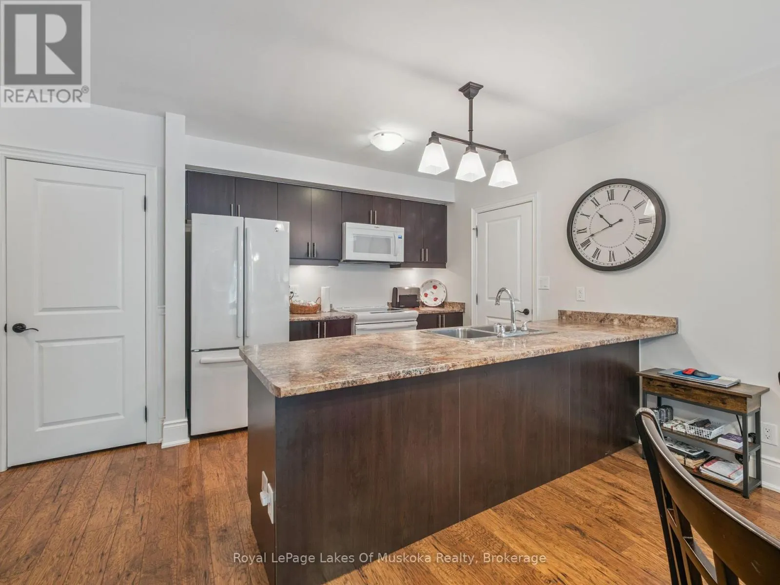 203 - 391B MANITOBA STREET, #203