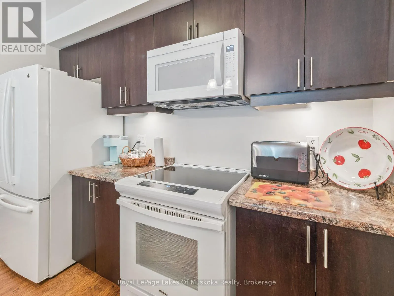 203 - 391B MANITOBA STREET, #203
