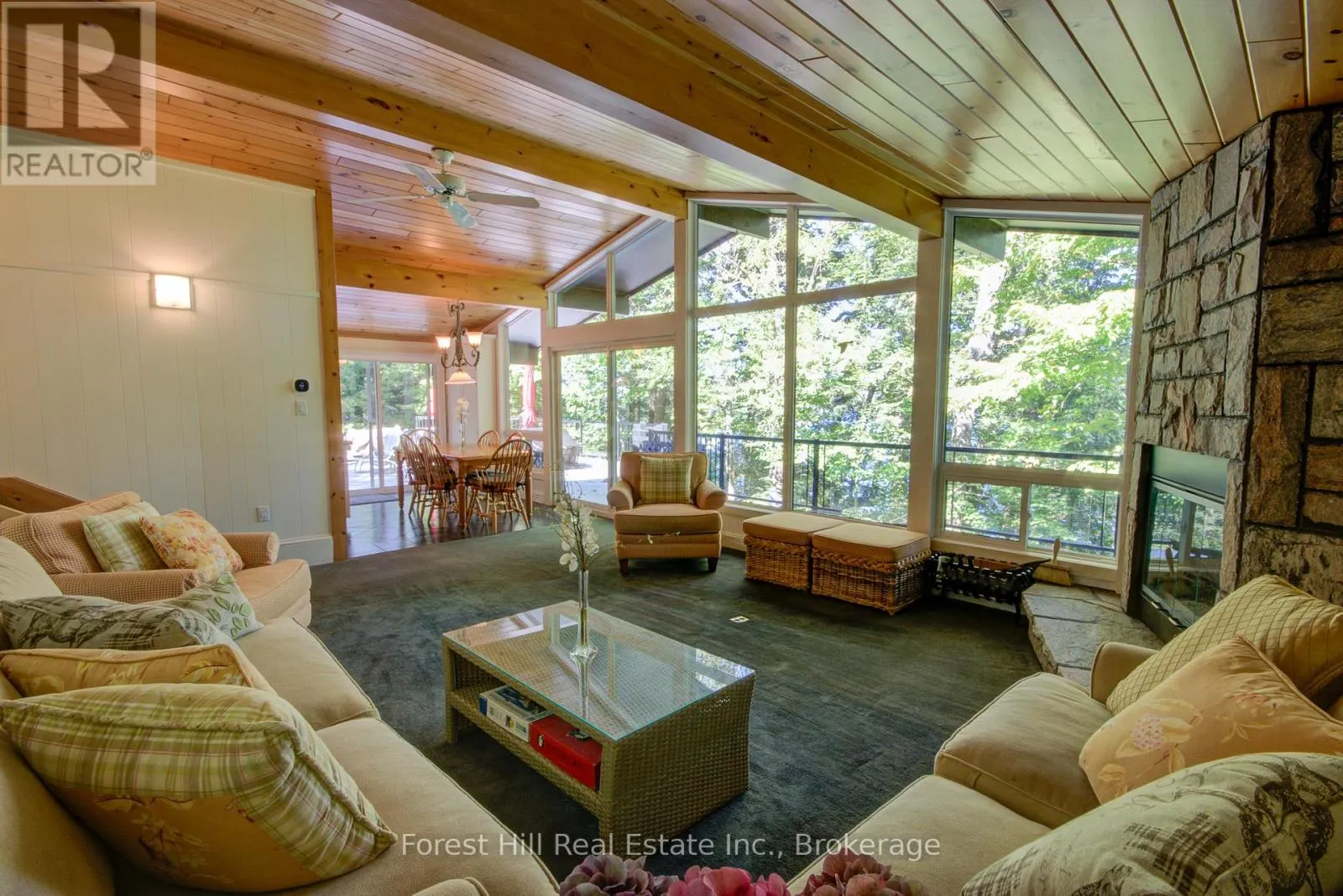 21 LAKEVIEW CRESCENT