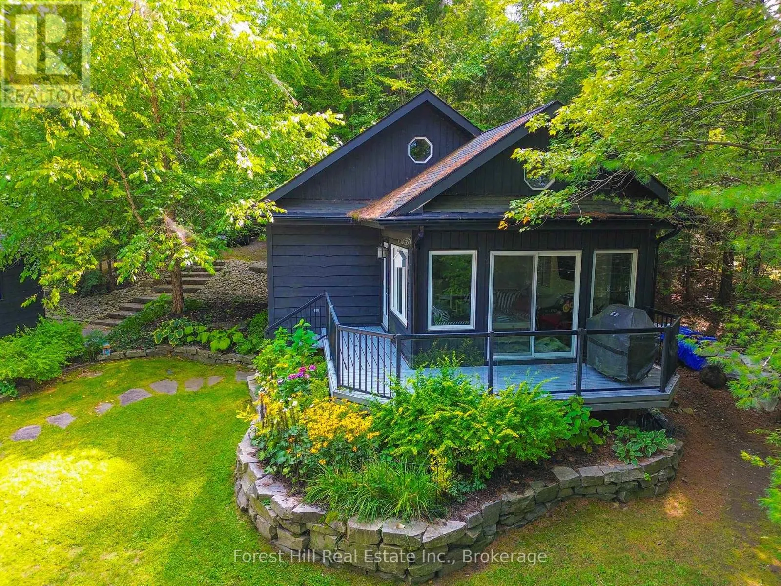 21 LAKEVIEW CRESCENT