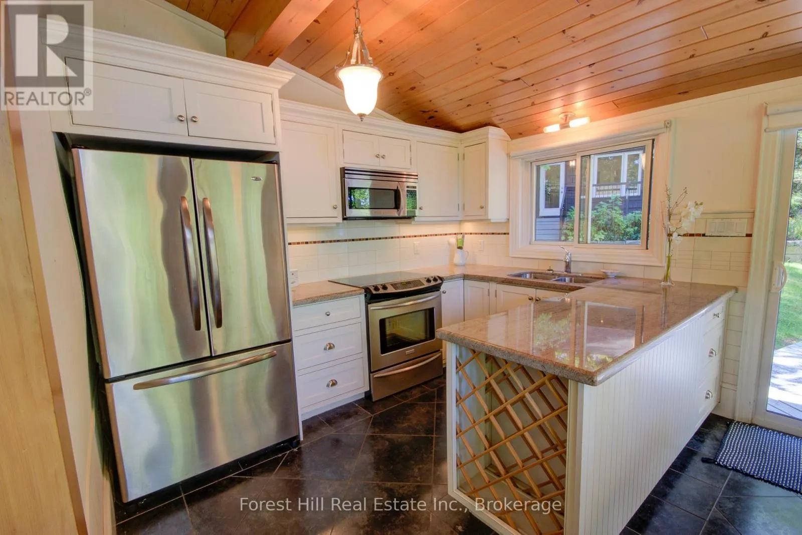 21 LAKEVIEW CRESCENT