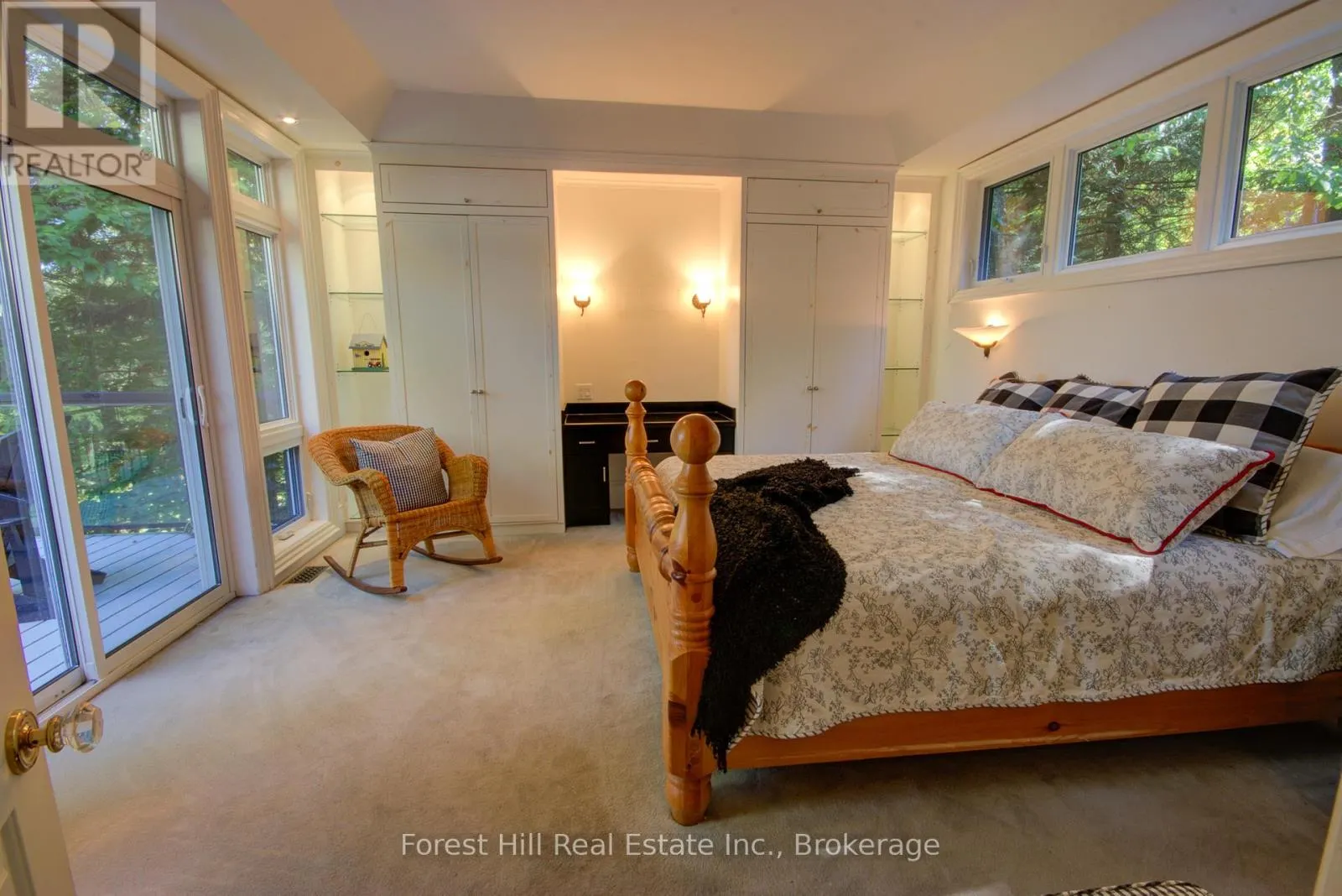 21 LAKEVIEW CRESCENT