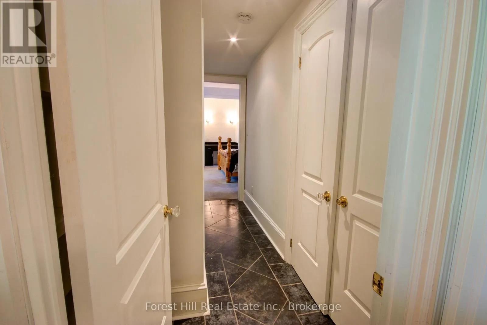 21 LAKEVIEW CRESCENT
