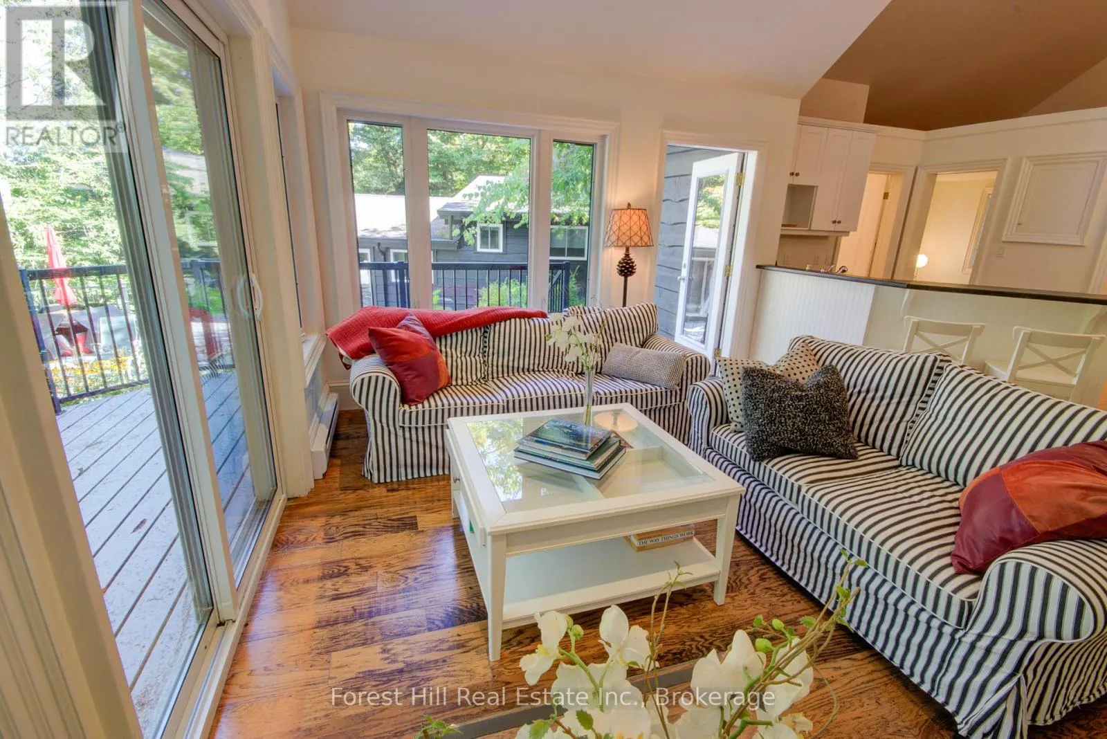 21 LAKEVIEW CRESCENT