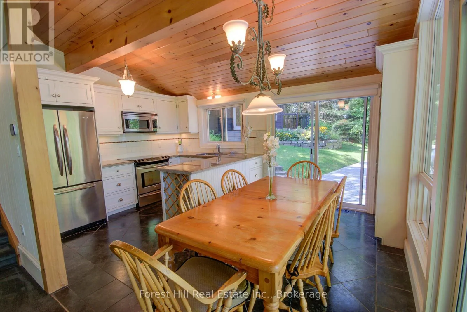 21 LAKEVIEW CRESCENT