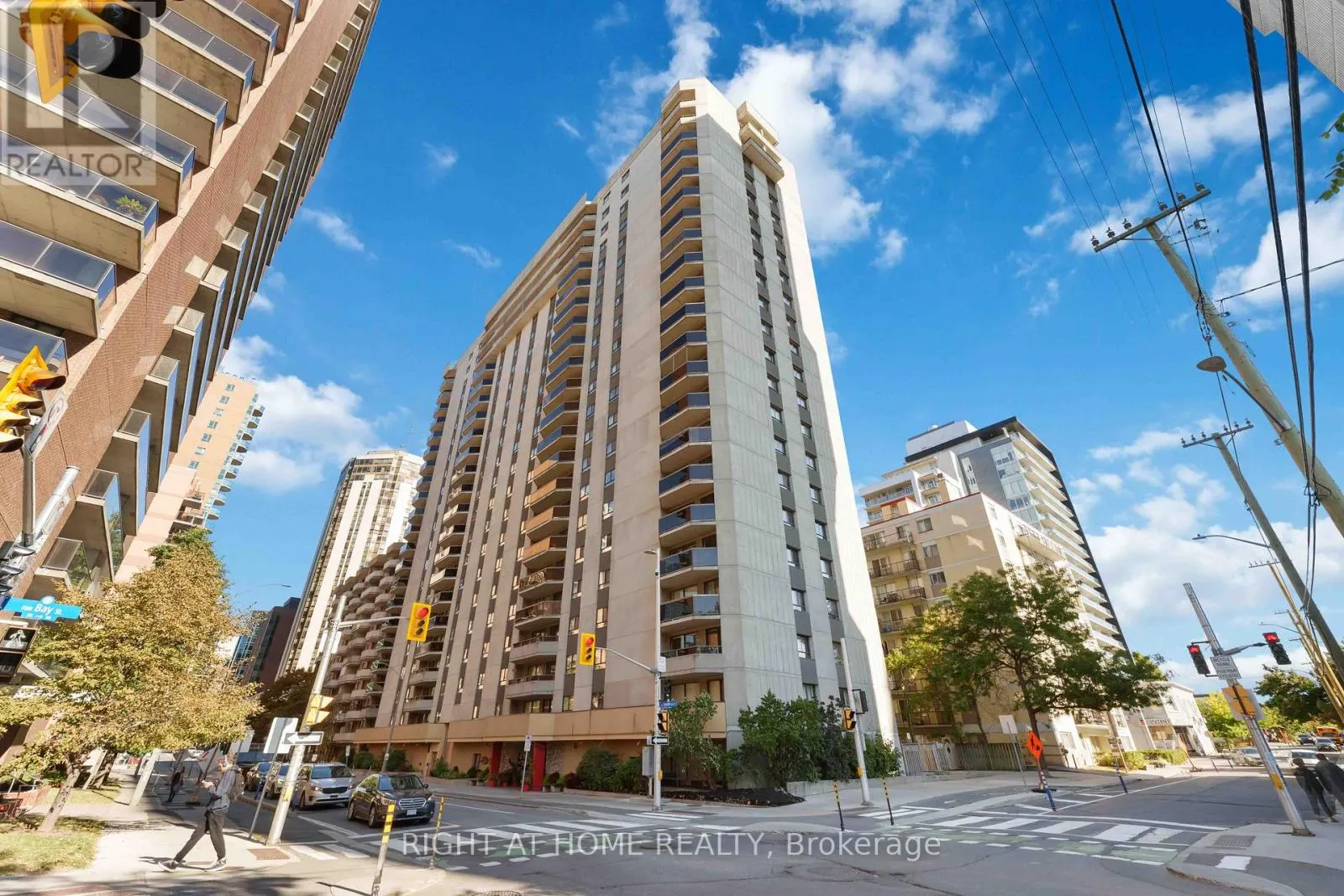 801 - 470 LAURIER AVENUE W