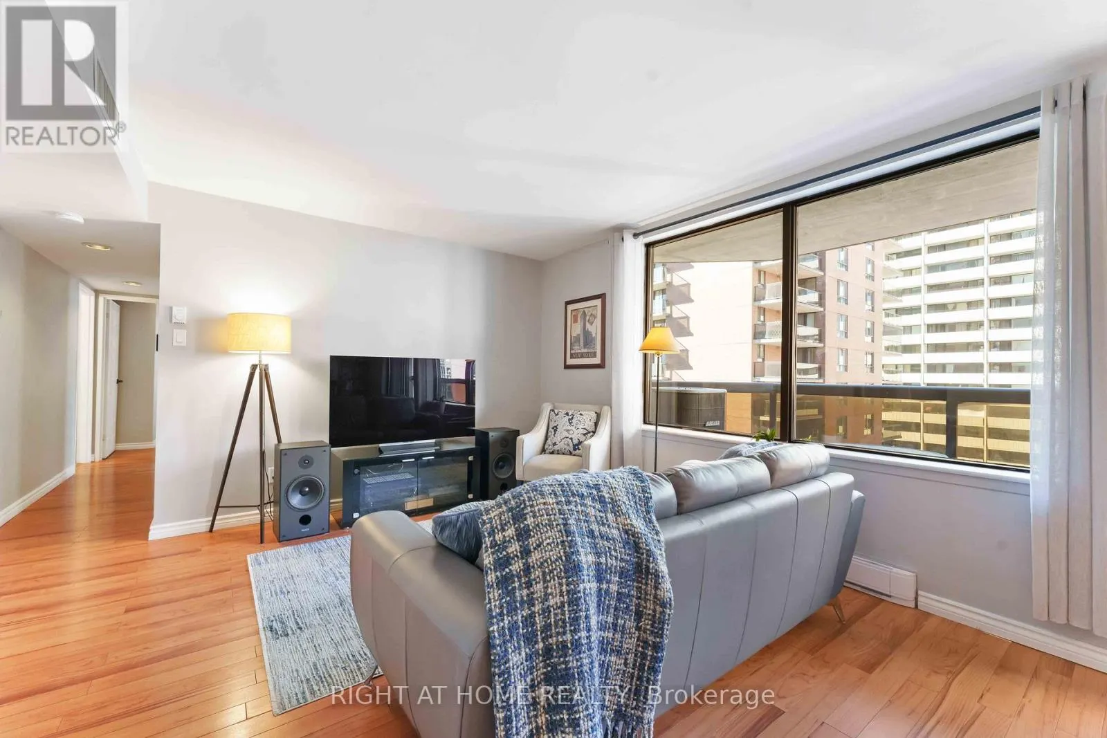 801 - 470 LAURIER AVENUE W