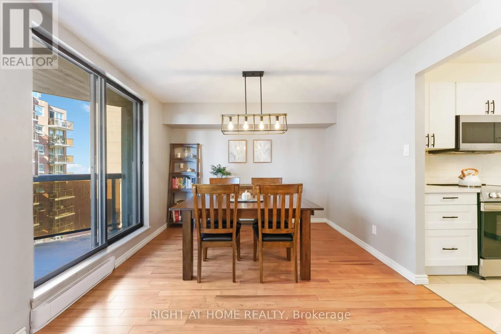 801 - 470 LAURIER AVENUE W