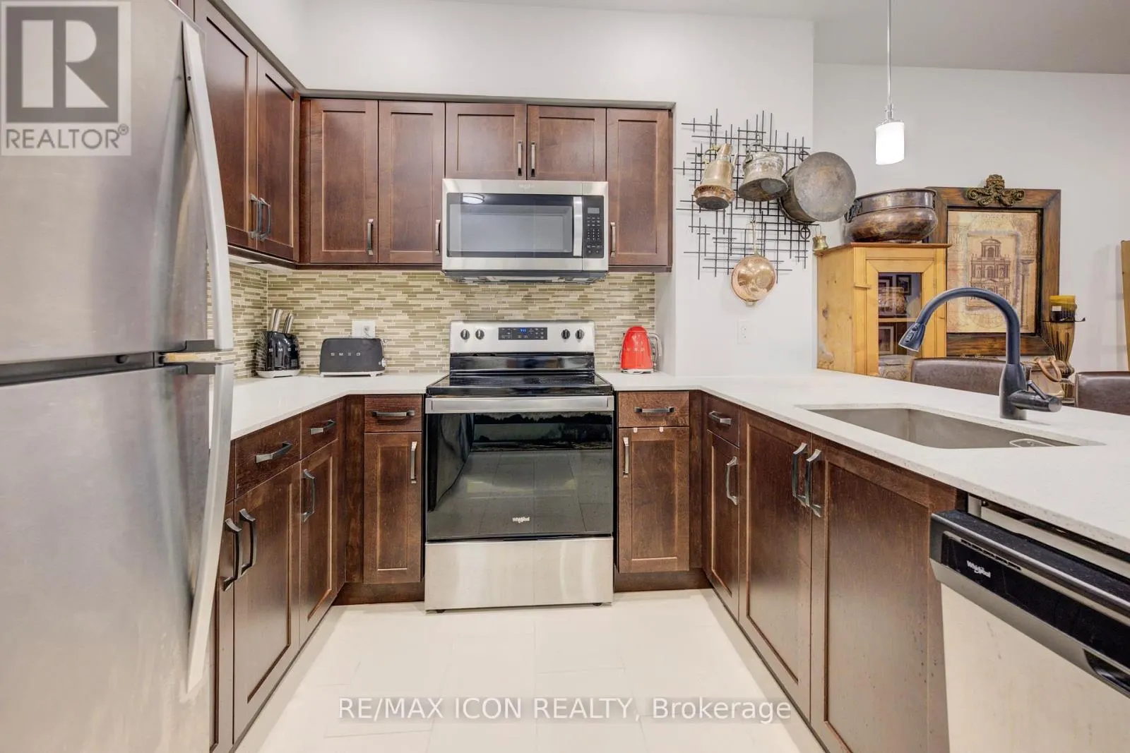 417 - 399 QUEEN STREET S