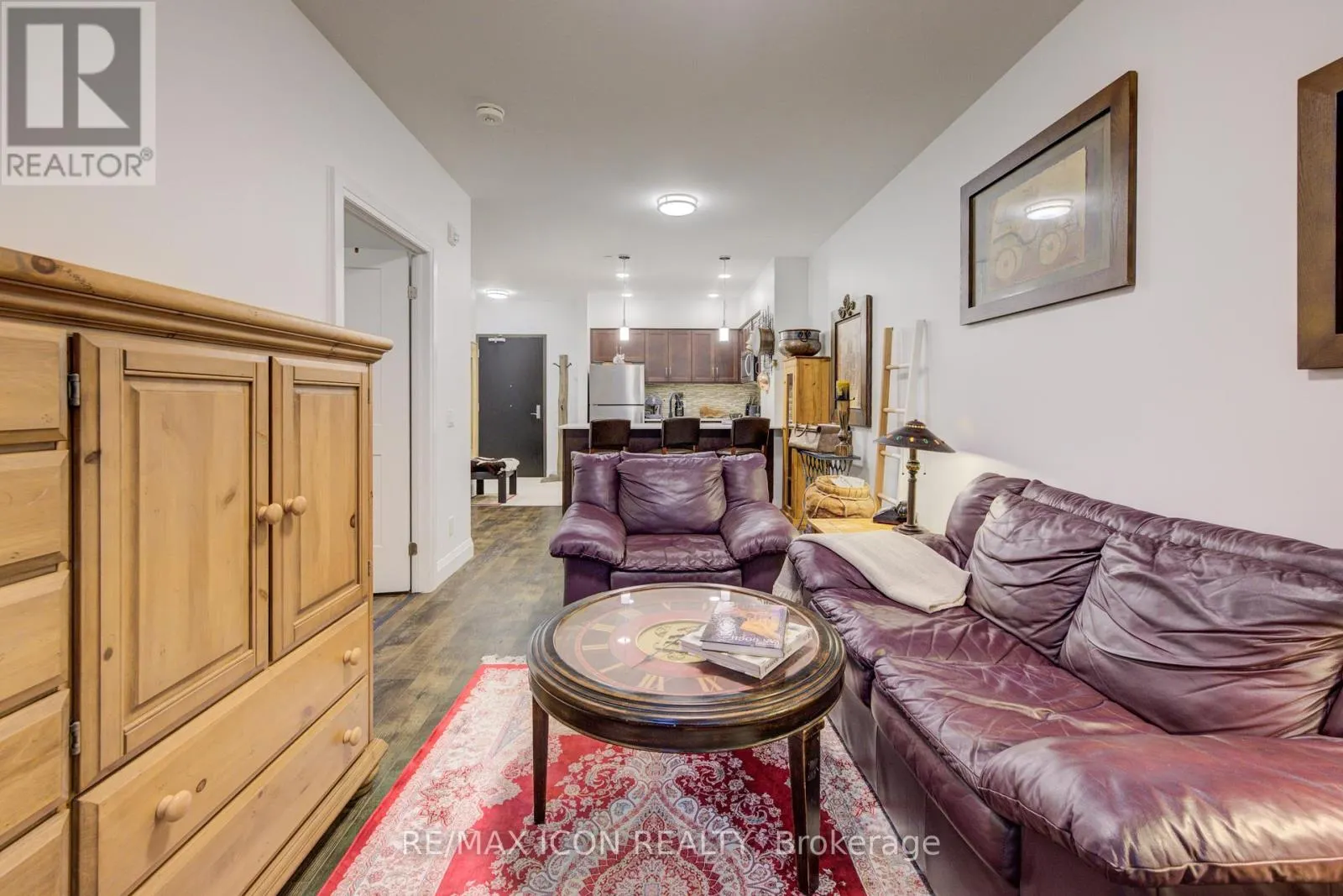 417 - 399 QUEEN STREET S