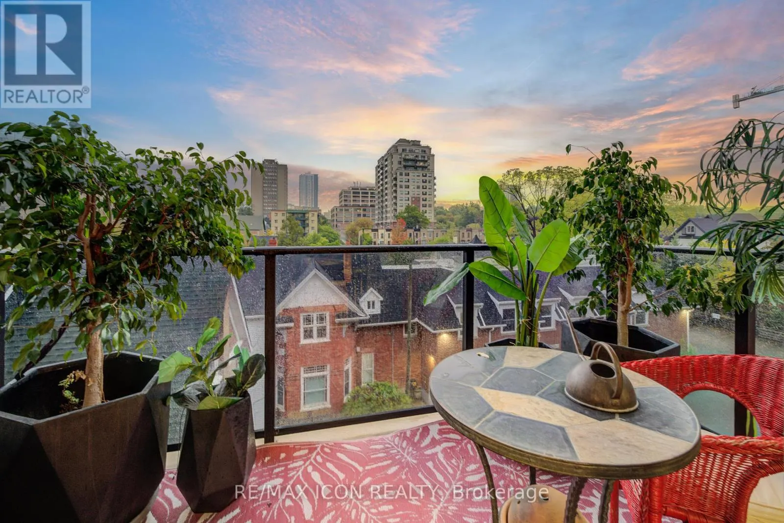 417 - 399 QUEEN STREET S