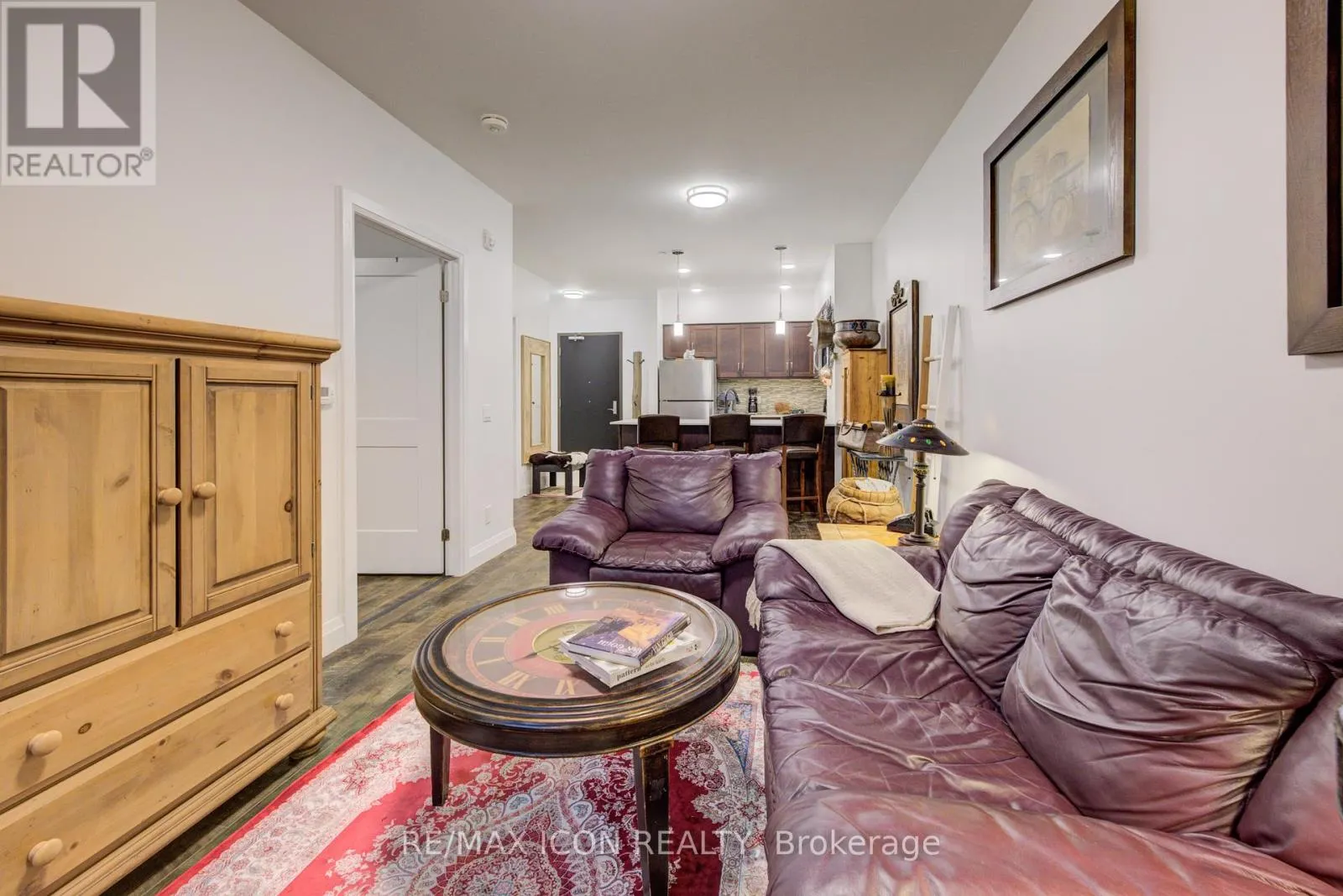 417 - 399 QUEEN STREET S