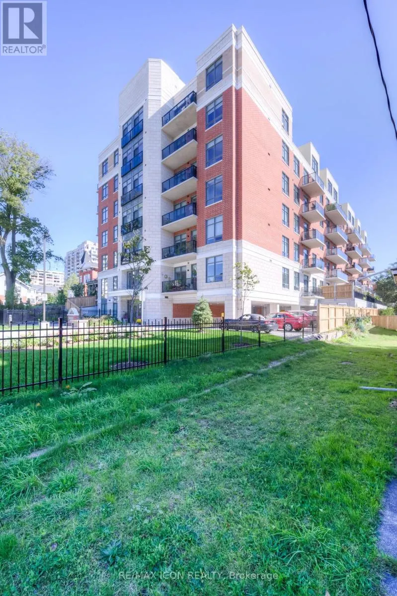417 - 399 QUEEN STREET S