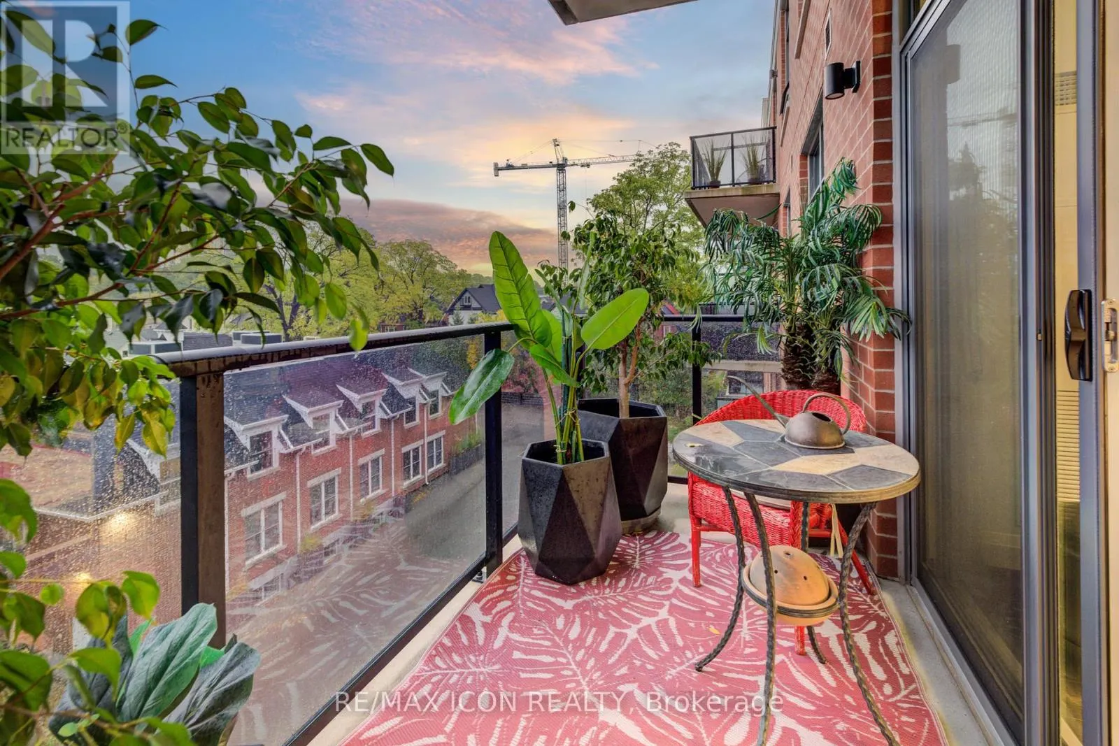 417 - 399 QUEEN STREET S