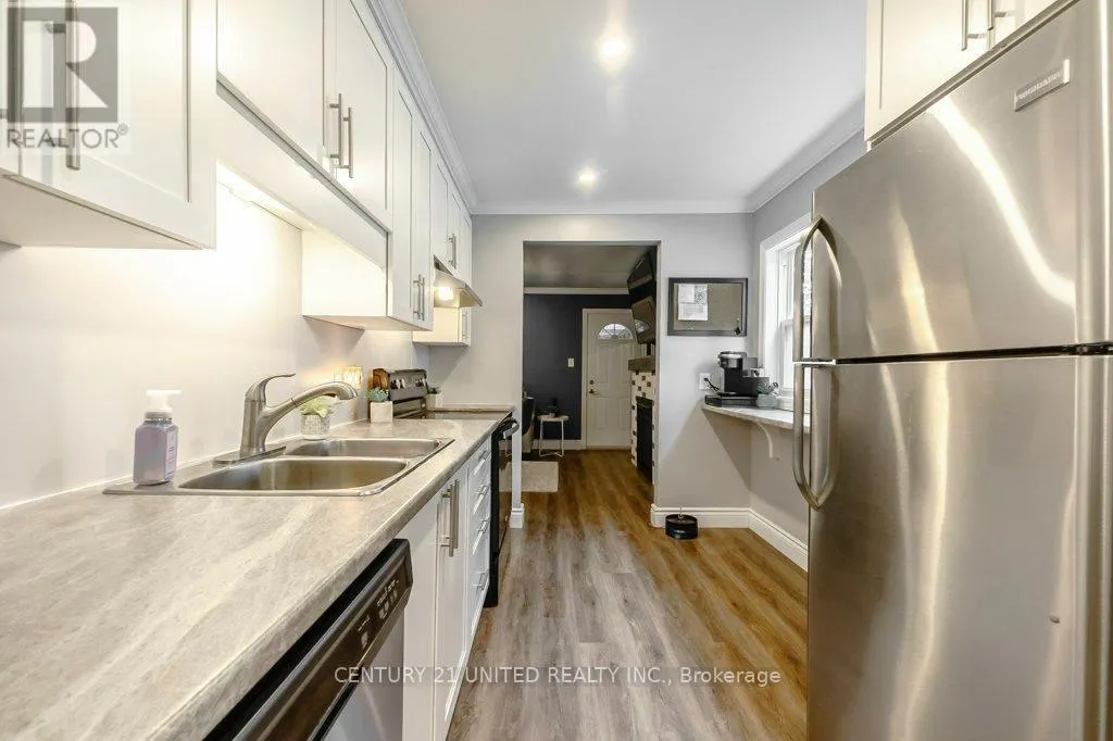 46 SIMCOE STREET