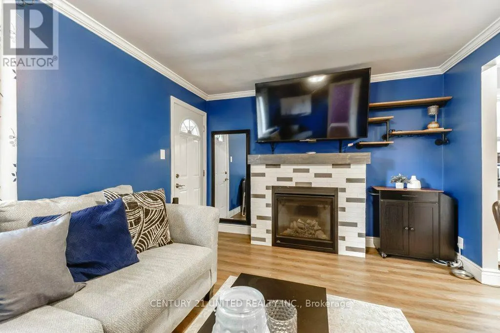 46 SIMCOE STREET