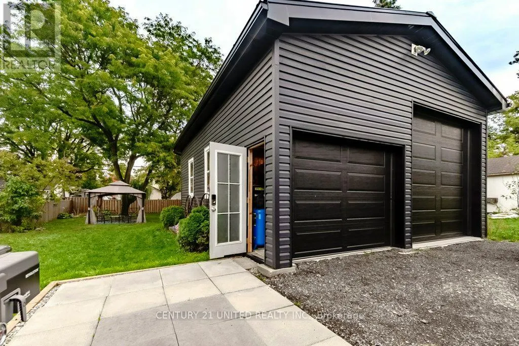 46 SIMCOE STREET