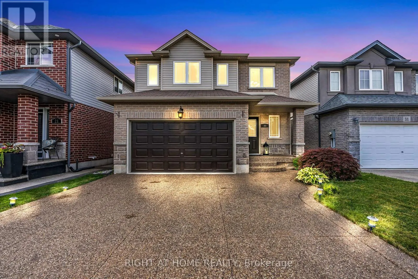 25 STONEGLEN WAY