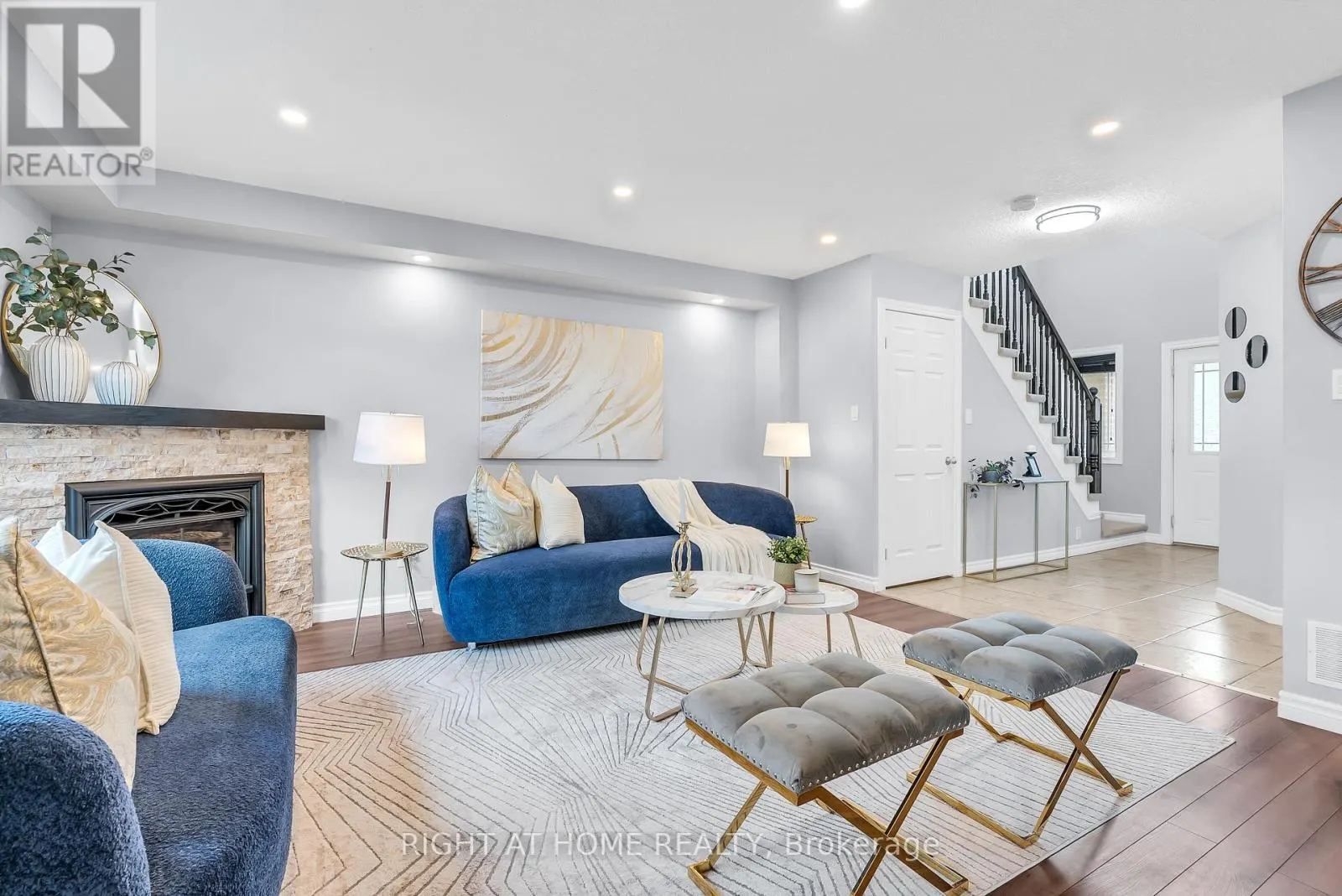 25 STONEGLEN WAY
