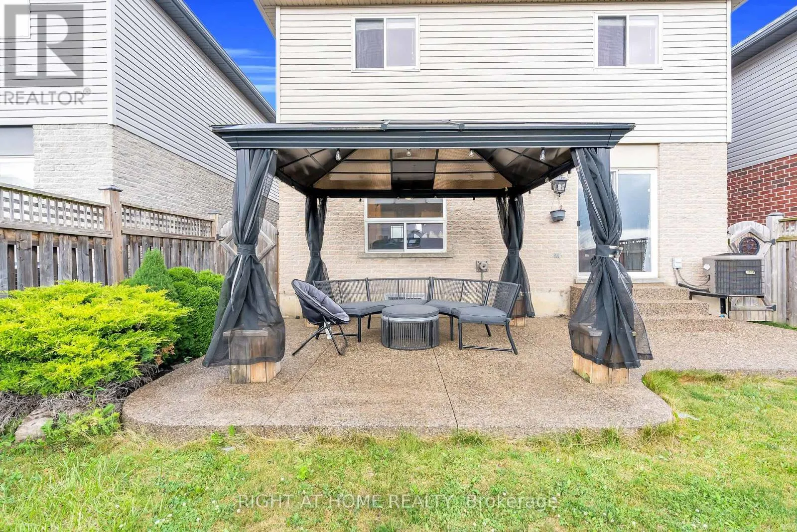 25 STONEGLEN WAY