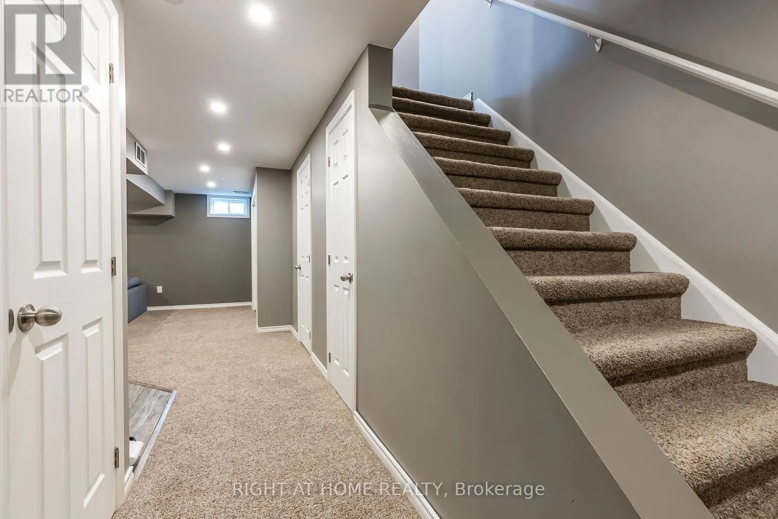 25 STONEGLEN WAY