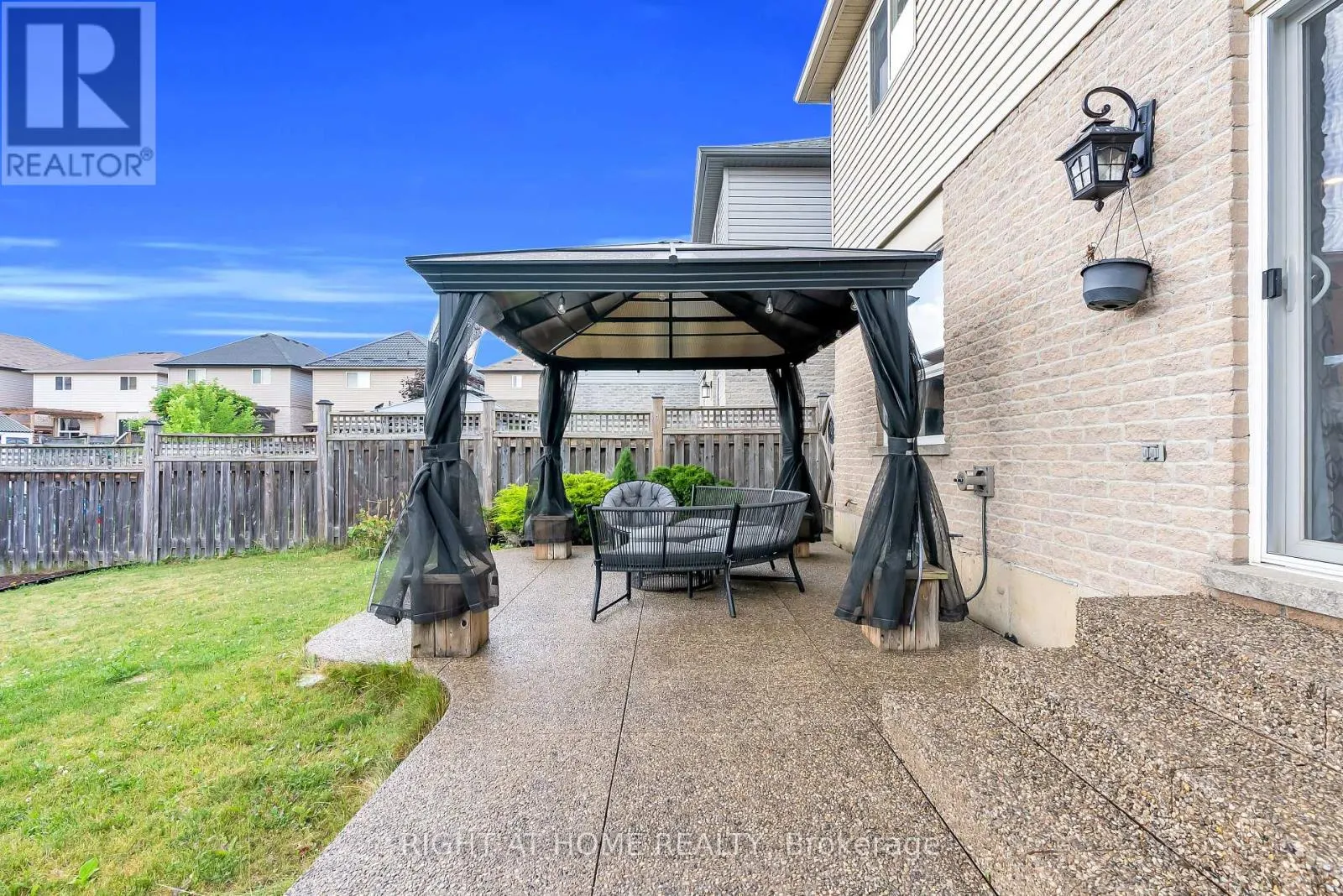 25 STONEGLEN WAY