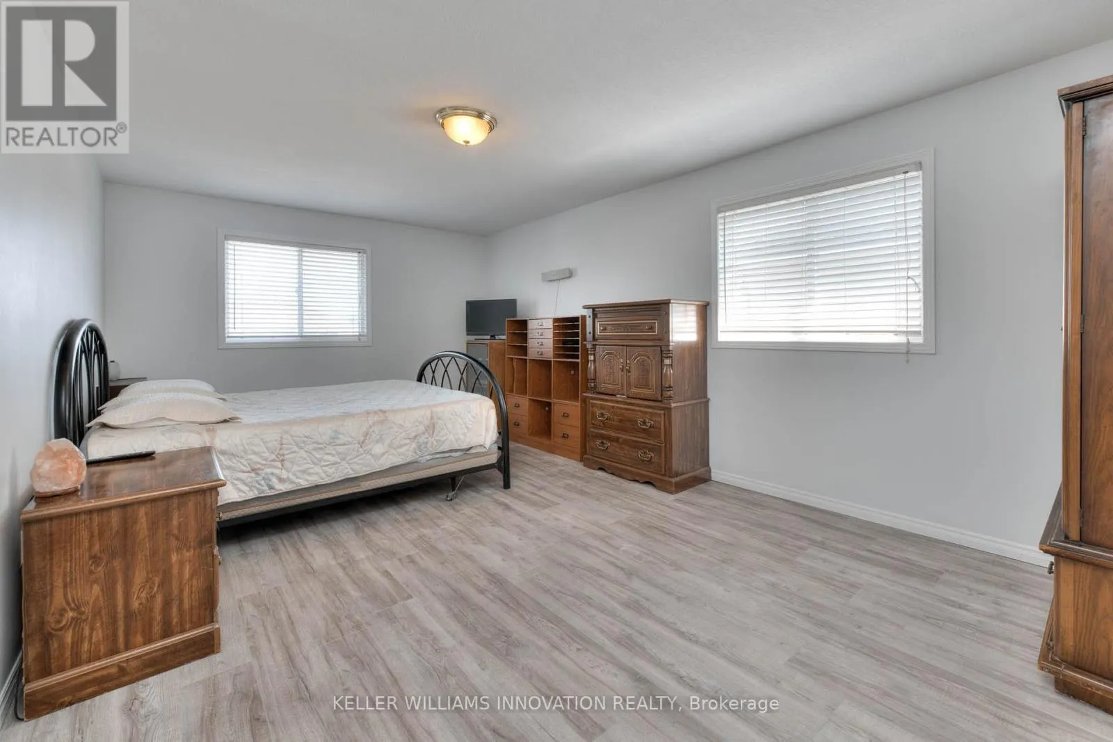 21 WHITTAKER CRESCENT
