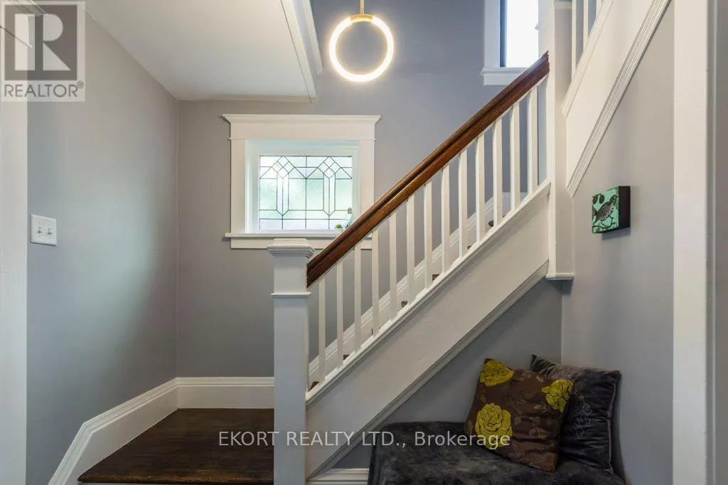 302 BRIDGE STREET E
