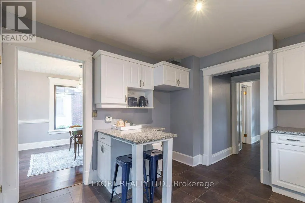 302 BRIDGE STREET E