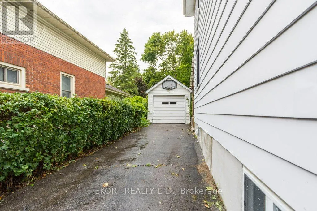 302 BRIDGE STREET E