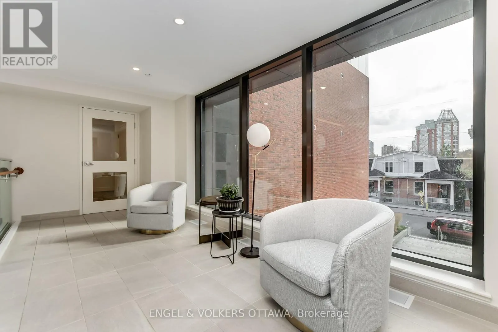 307 - 280 CRICHTON STREET