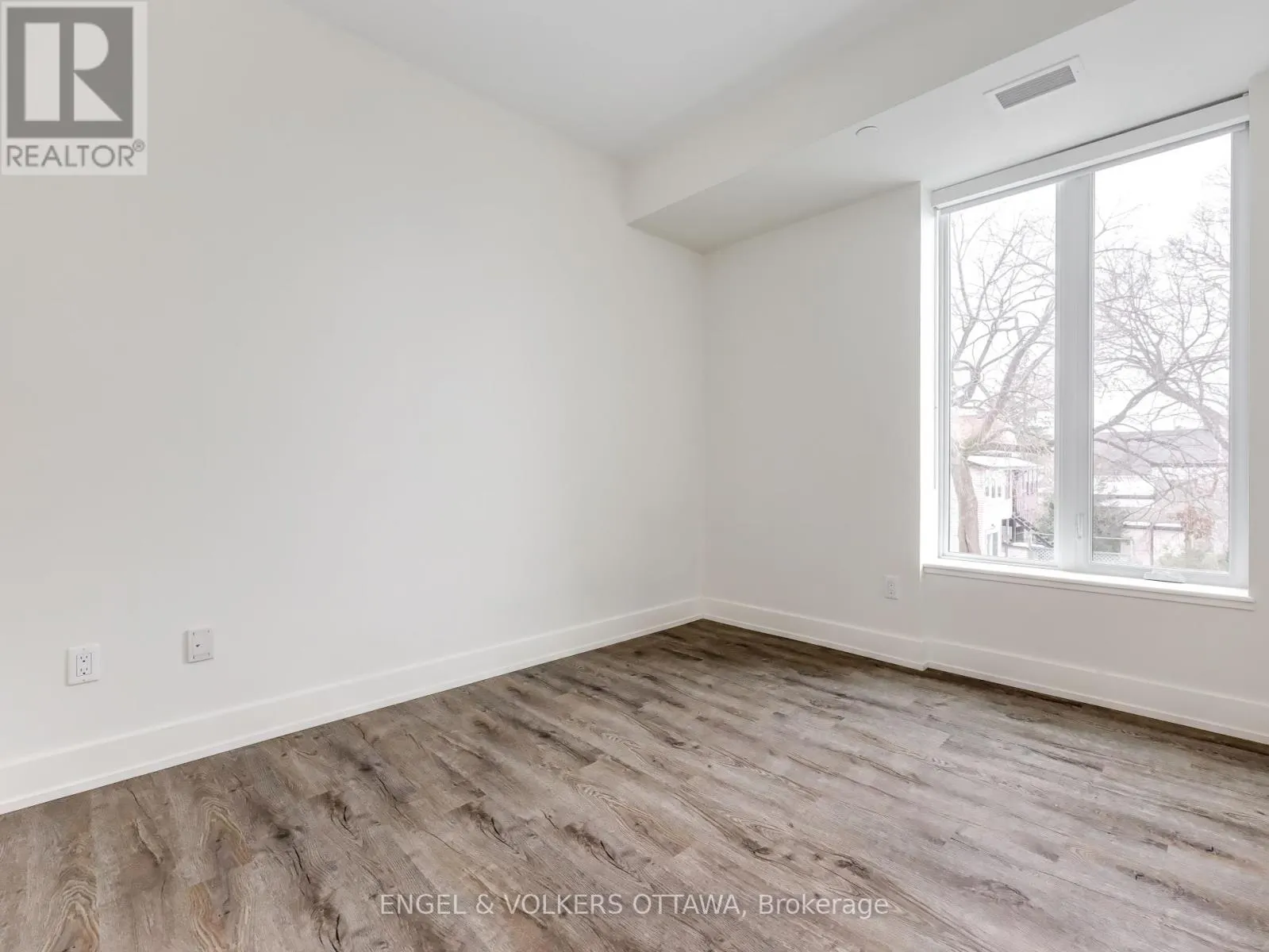 307 - 280 CRICHTON STREET