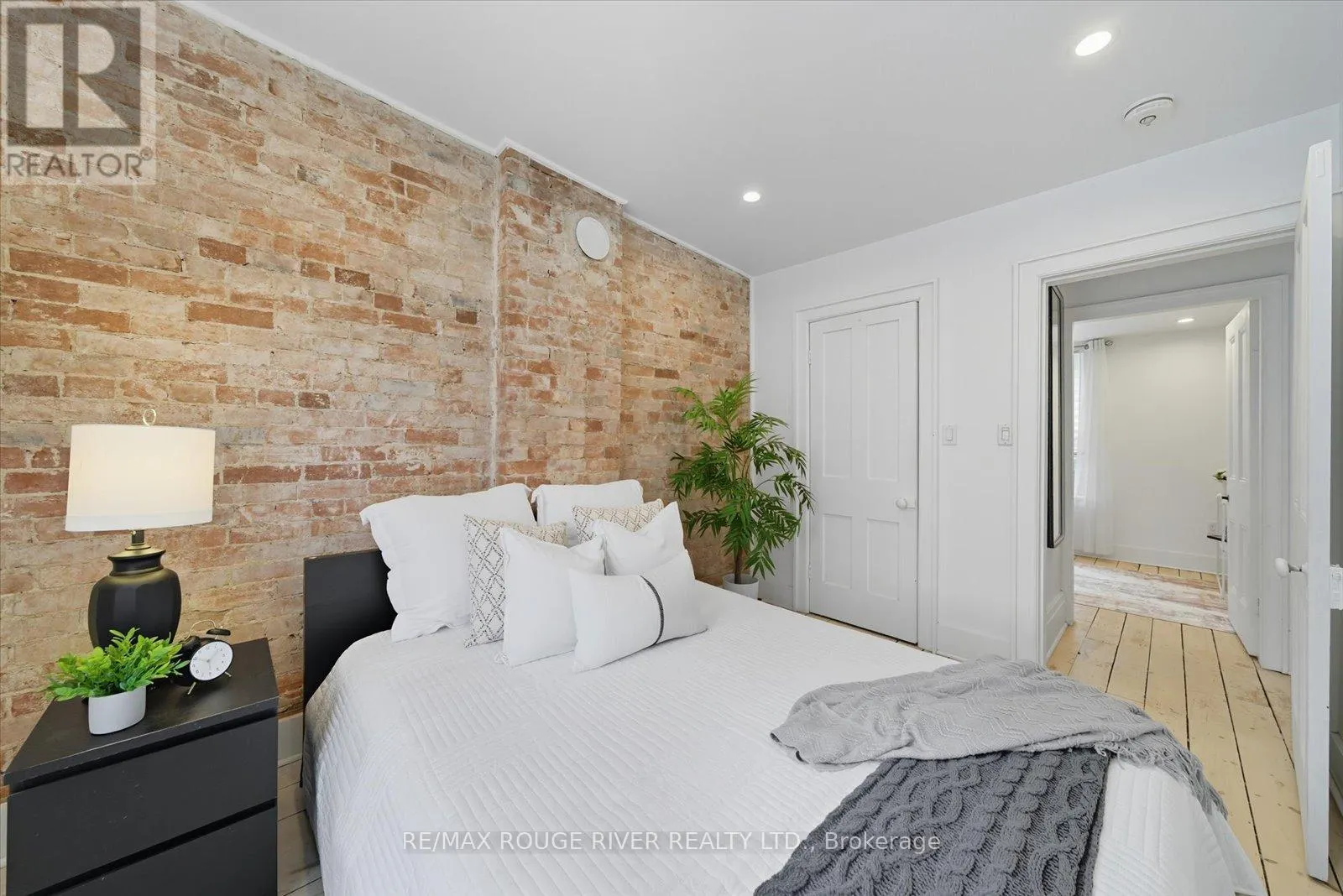 11 BRAMLEY STREET N