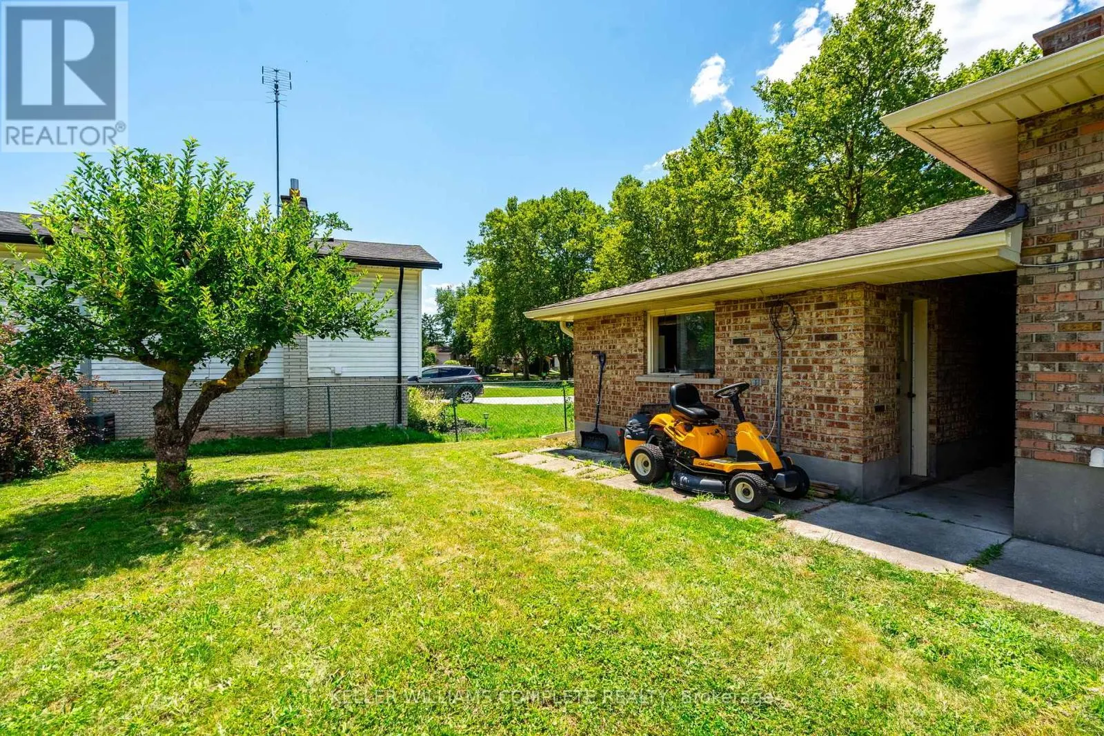 5712 SUNNYLEA CRESCENT