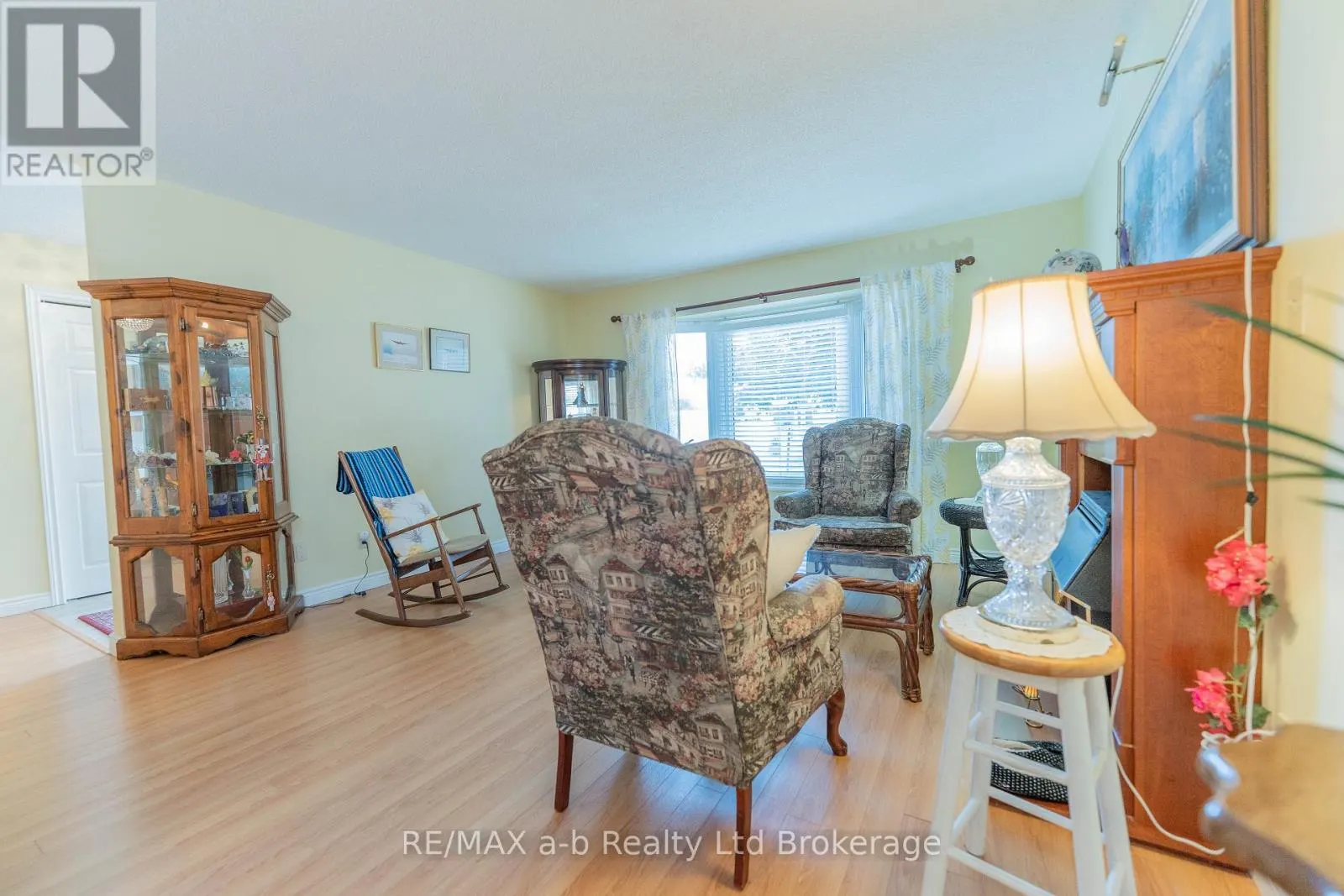 53 HAWKINS CRESCENT