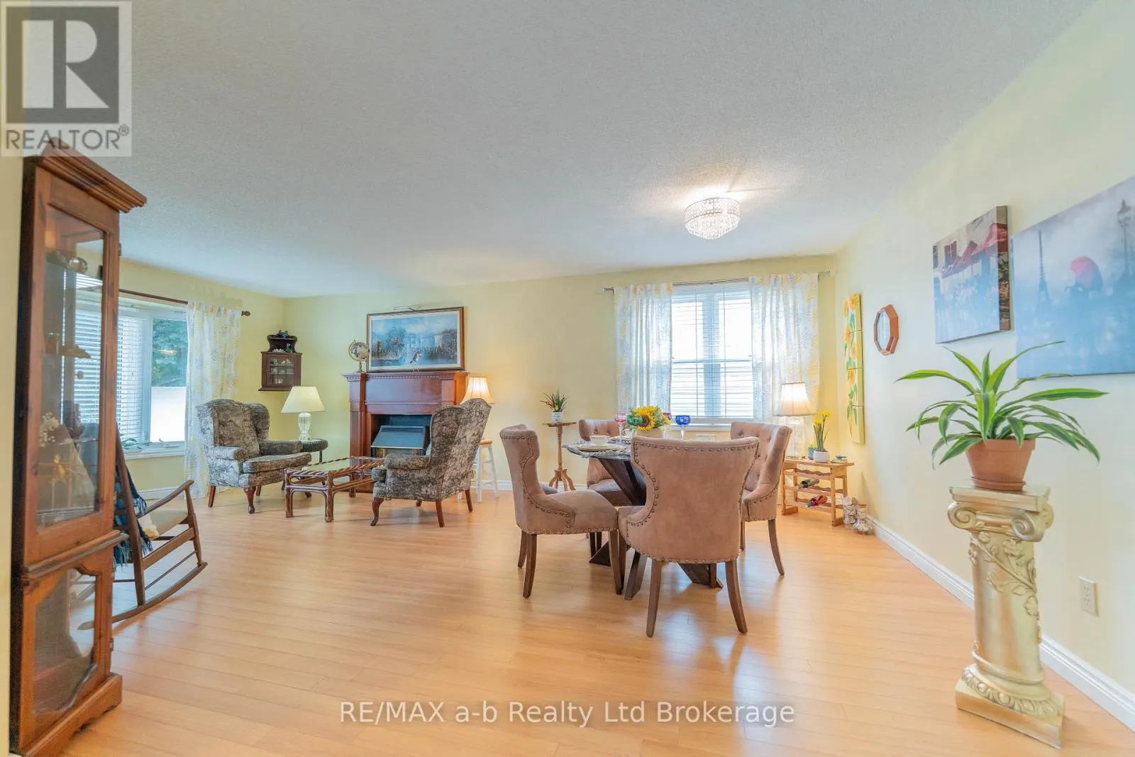 53 HAWKINS CRESCENT