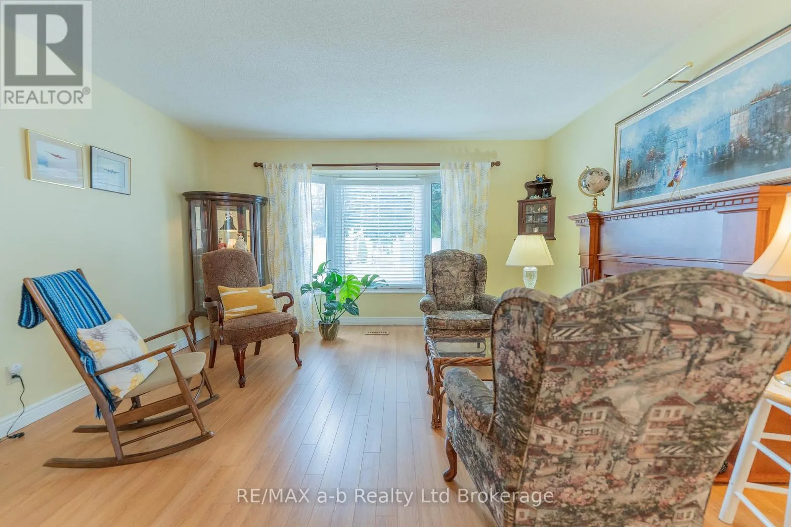 53 HAWKINS CRESCENT