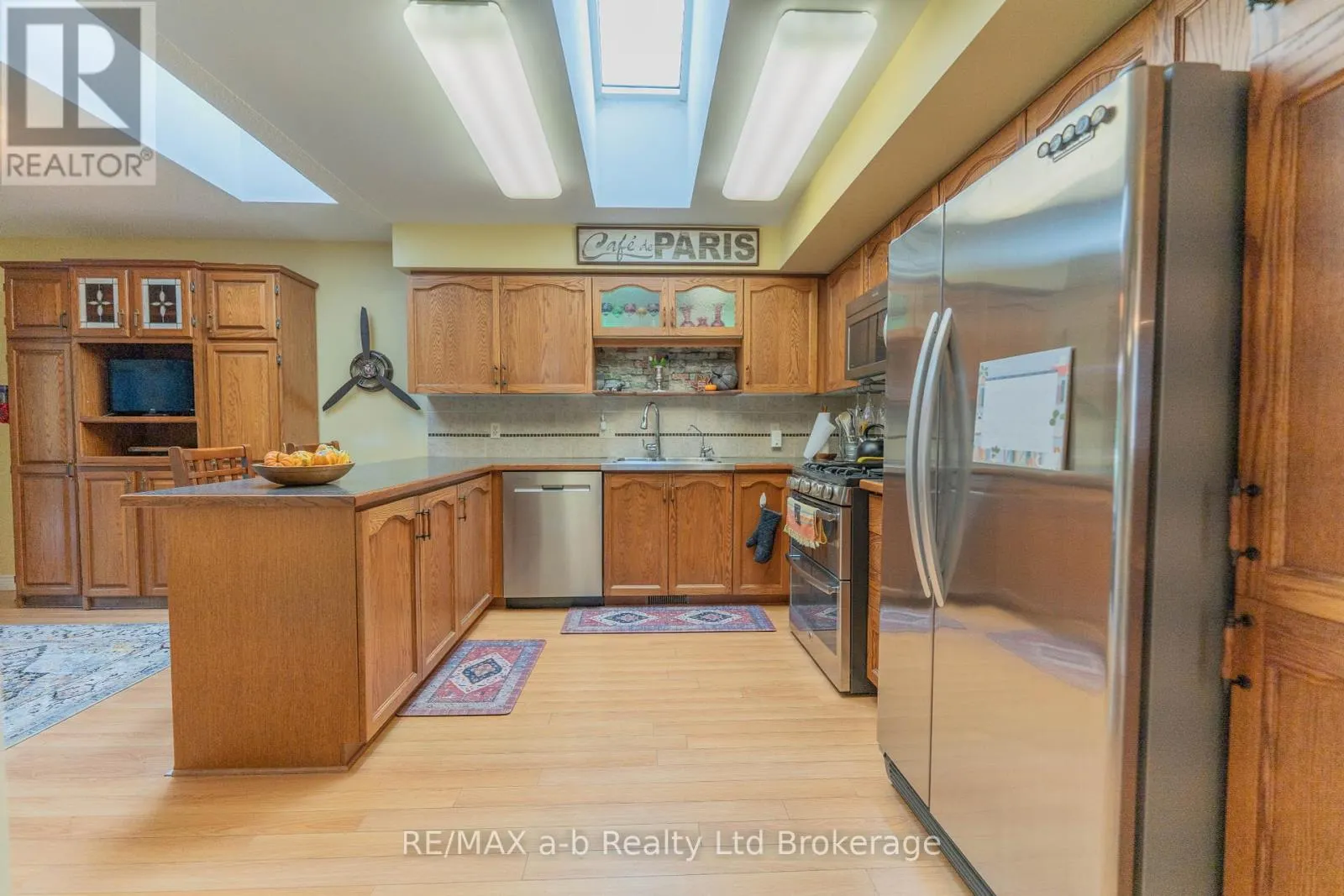 53 HAWKINS CRESCENT